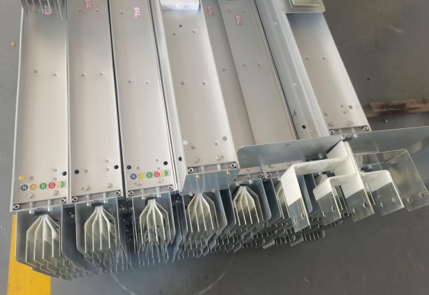 密集型母線(xiàn)槽